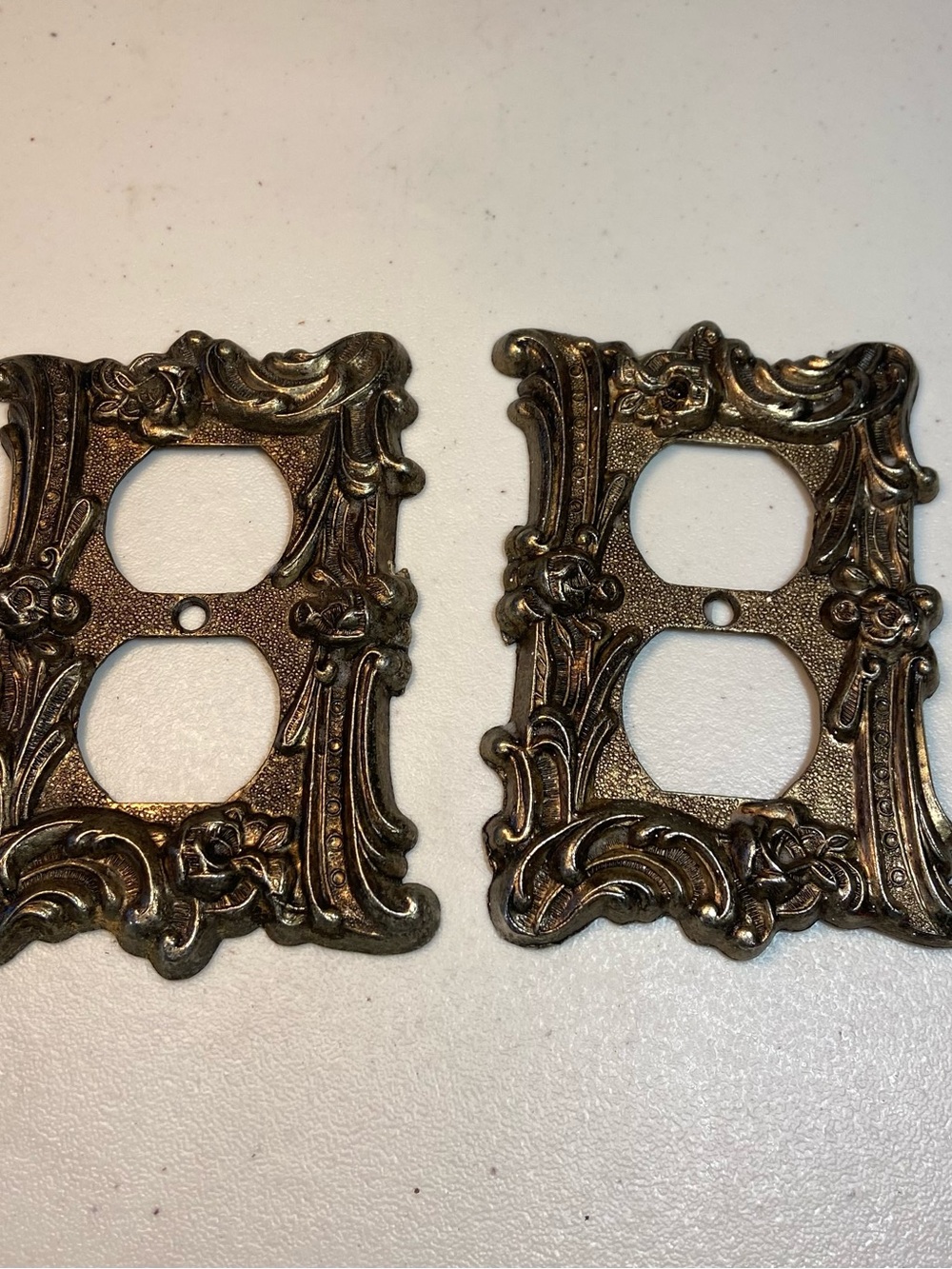 Set of 2 Antique Ornate Double Outlet Cover Plate in Bronze